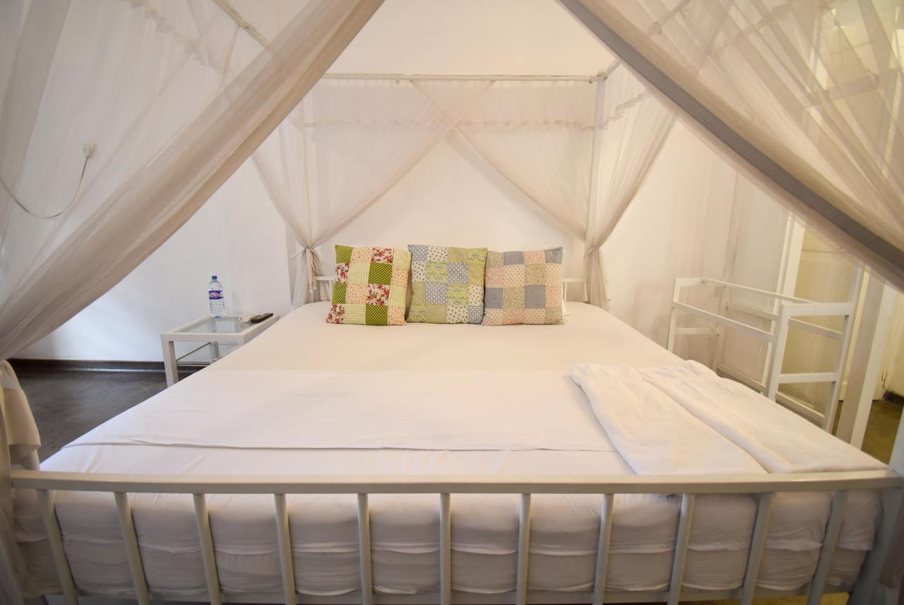 Guest house Yoho Charming White