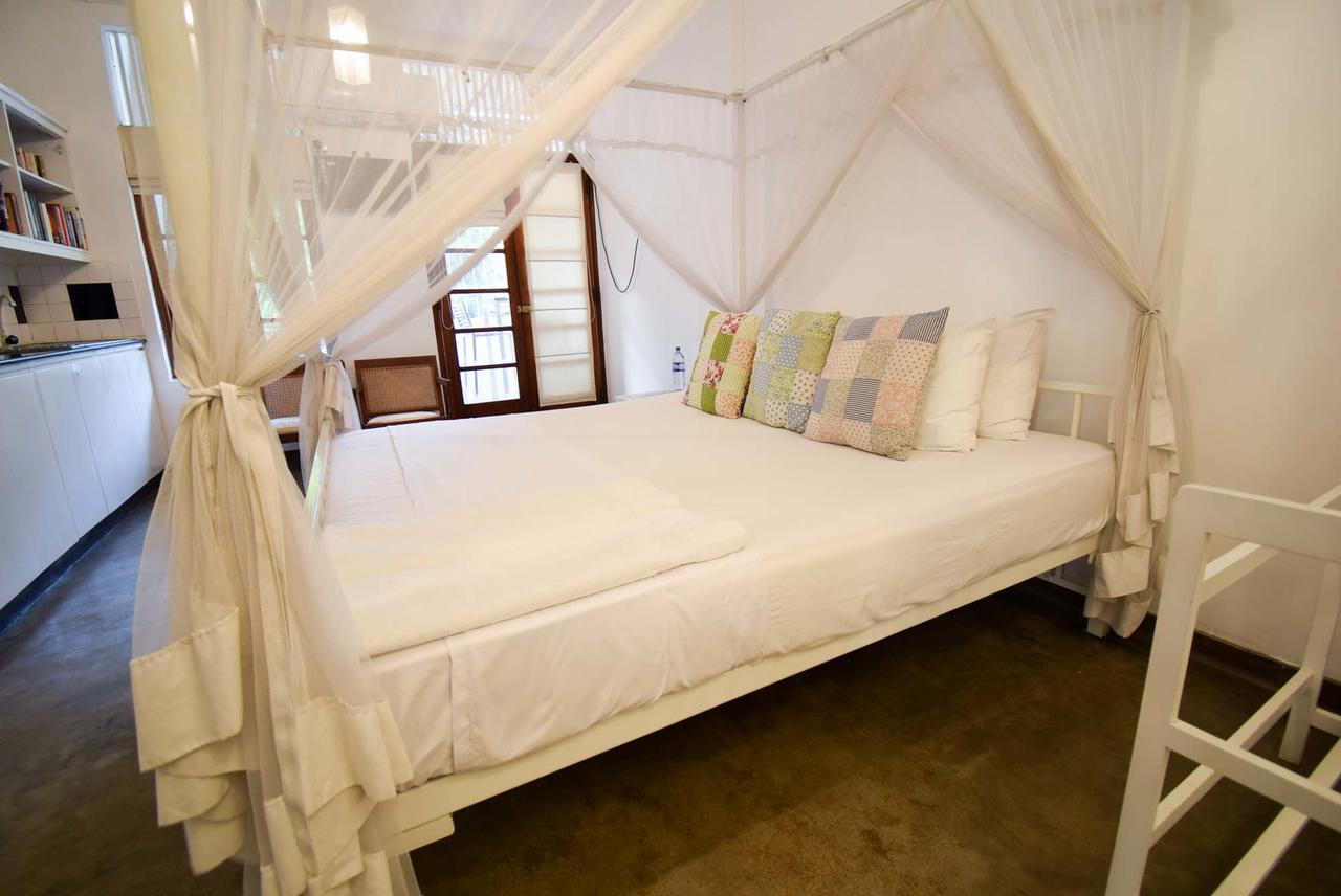 Yoho Charming White Guest house