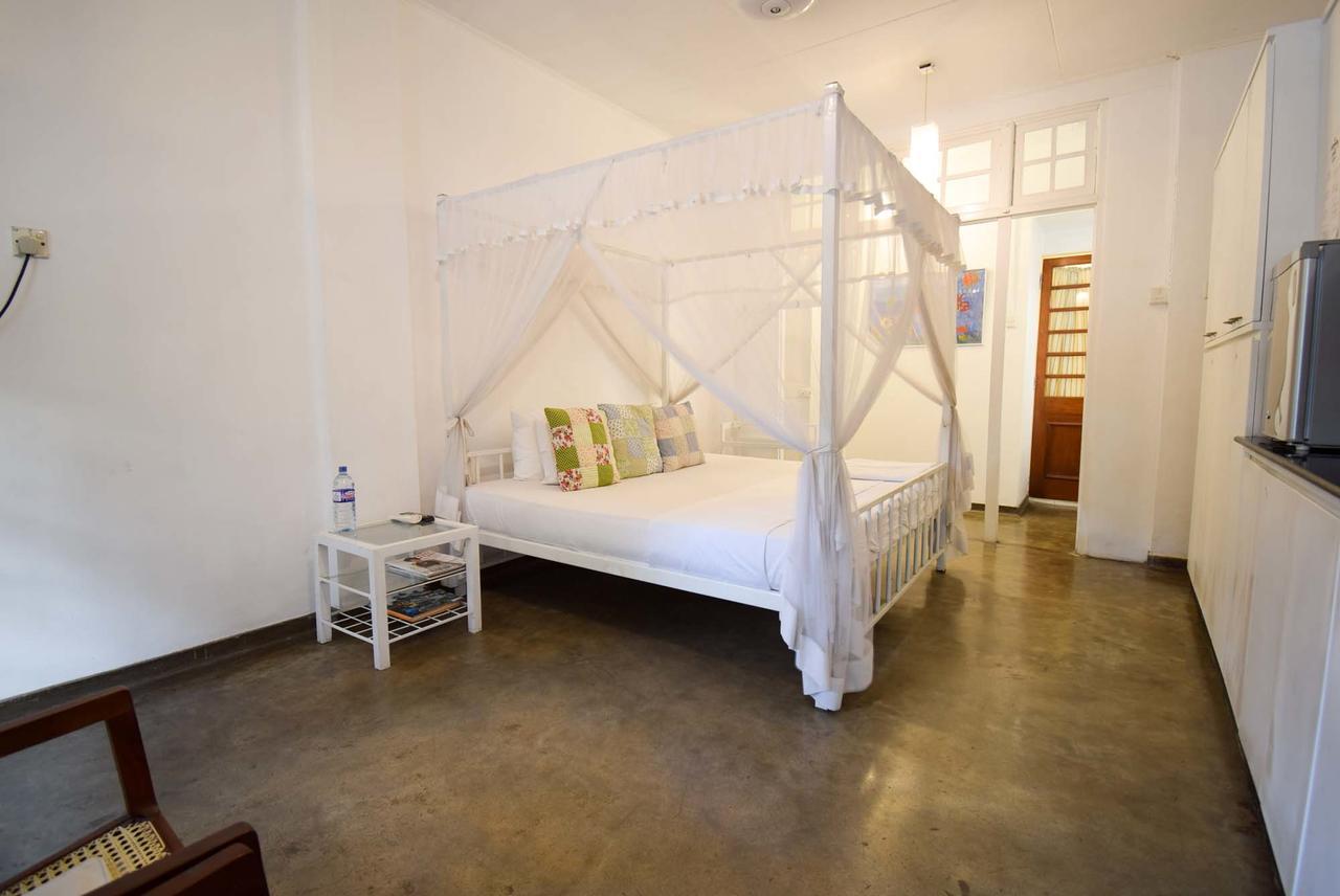 Yoho Charming White Guest house Colombo