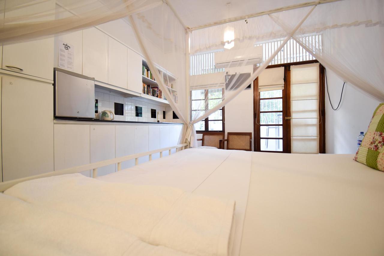 Yoho Charming White Guest house 3*